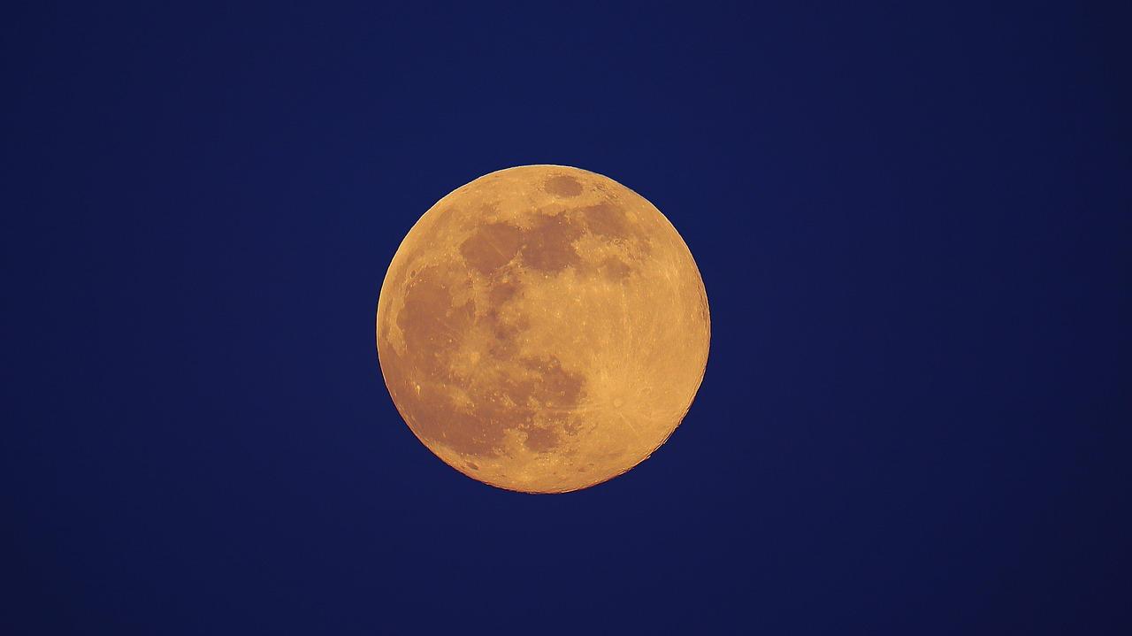 Diosa griega de la luna Selene con los ángeles