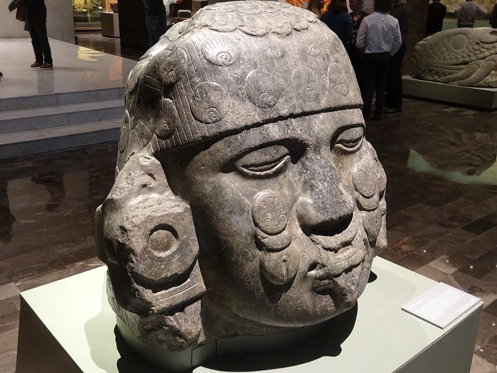Cabeza de Coyolxauhqui diosa de la luna azteca