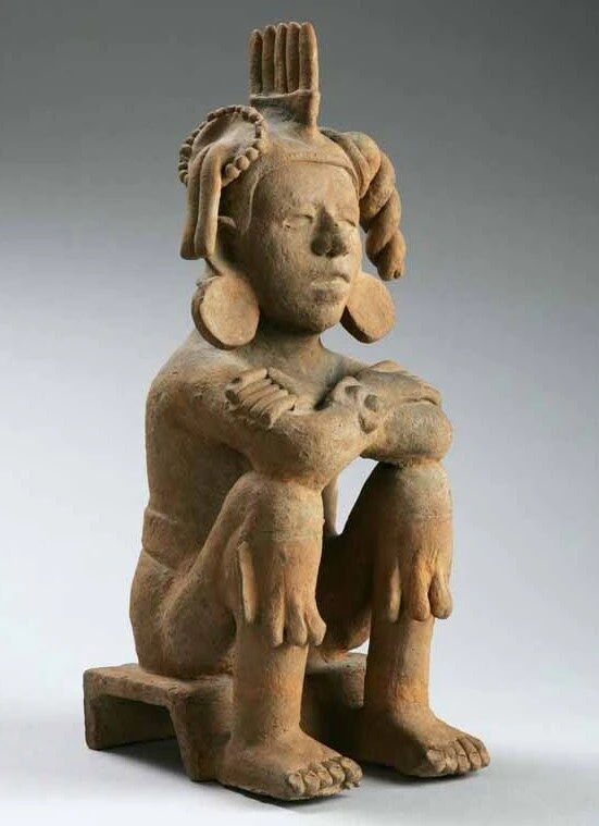 Estatua del dios azteca Xochipilli de las flores