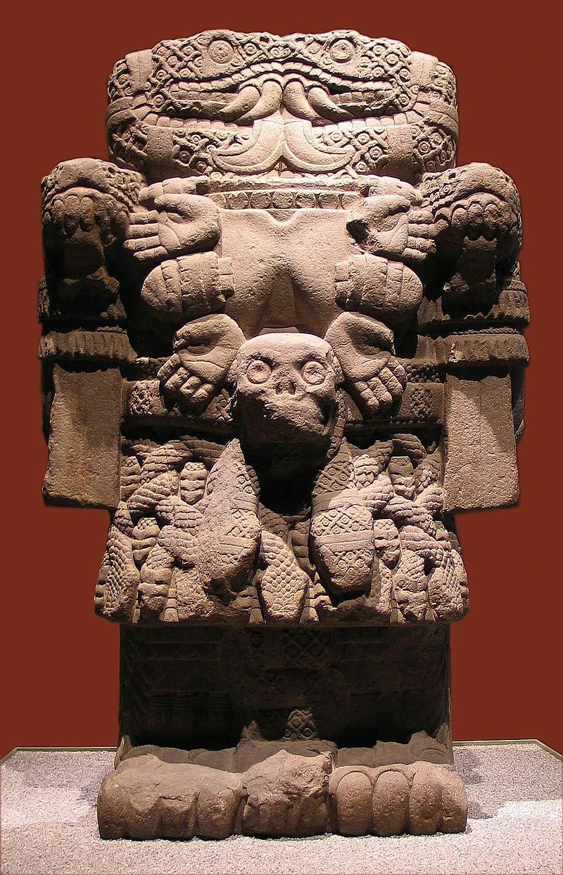 Monolito estatua de la diosa azteca Coatlicue en el Museo Nacional Antropológico de Ciudad de México