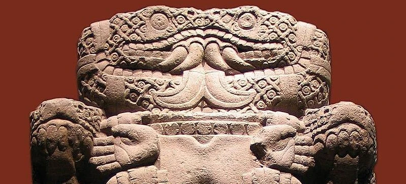 Monolito estatua de la diosa aztecca Coatlicue en el Museo Nacional Antripologico de Ciudad de Mexico