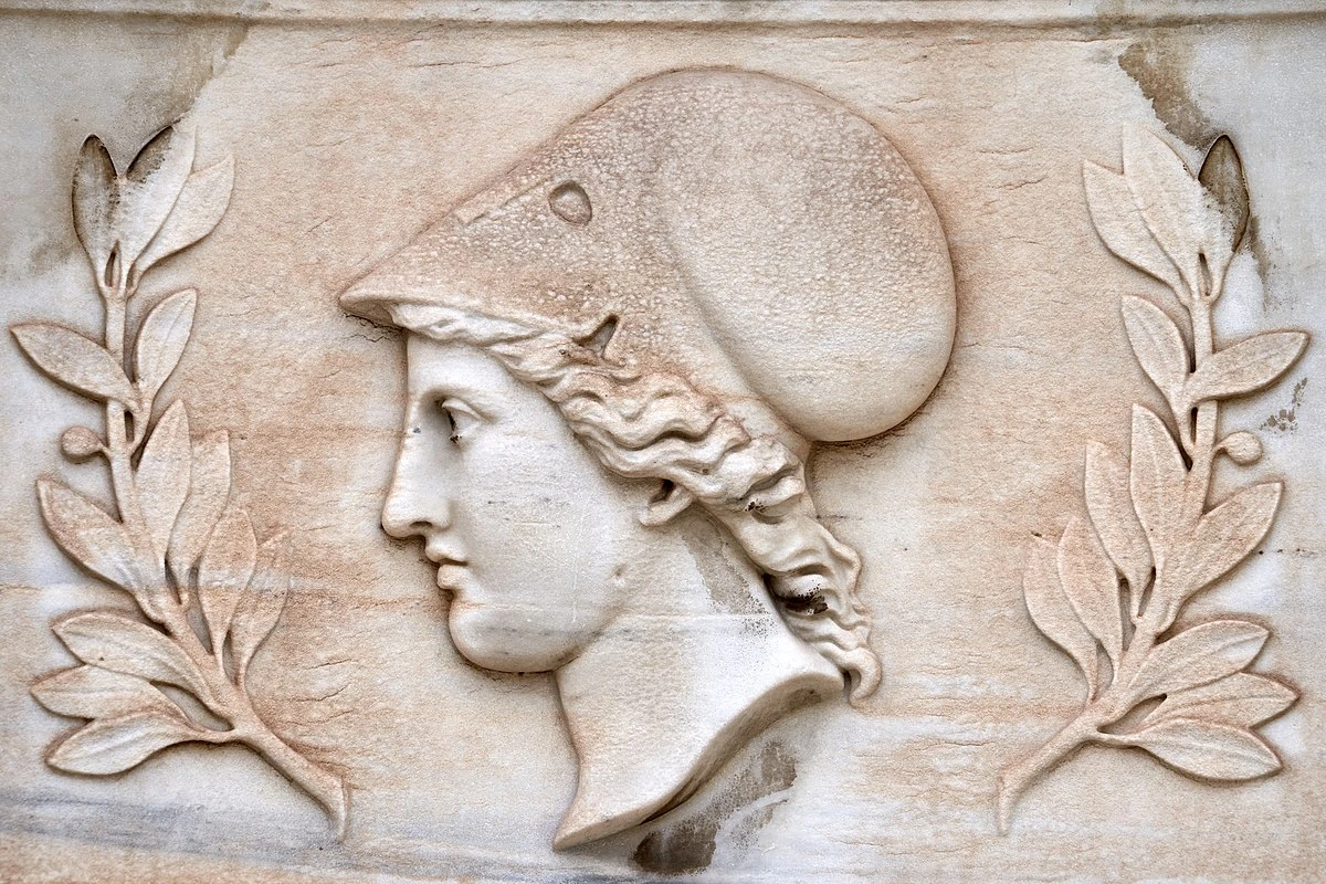 Relieve de Minerva diosa de la sabiduría romana de George E. Koronaios